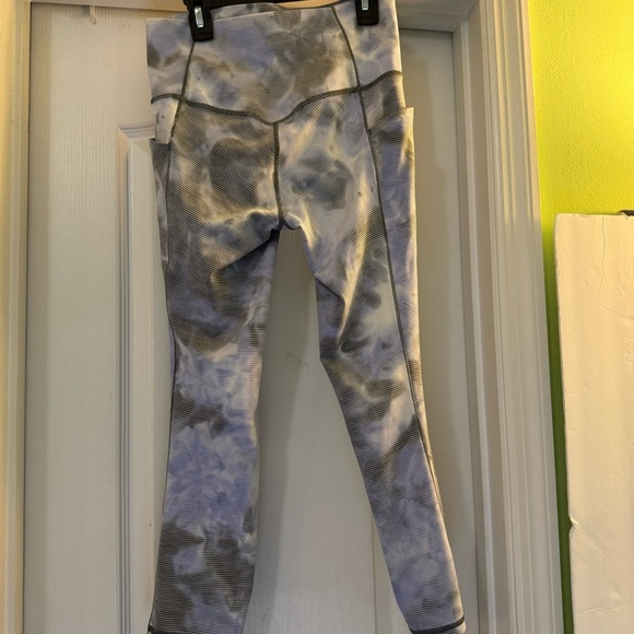 Athleta Salutation Stash Pocket II Capri Leggings - Picture 2 of 6